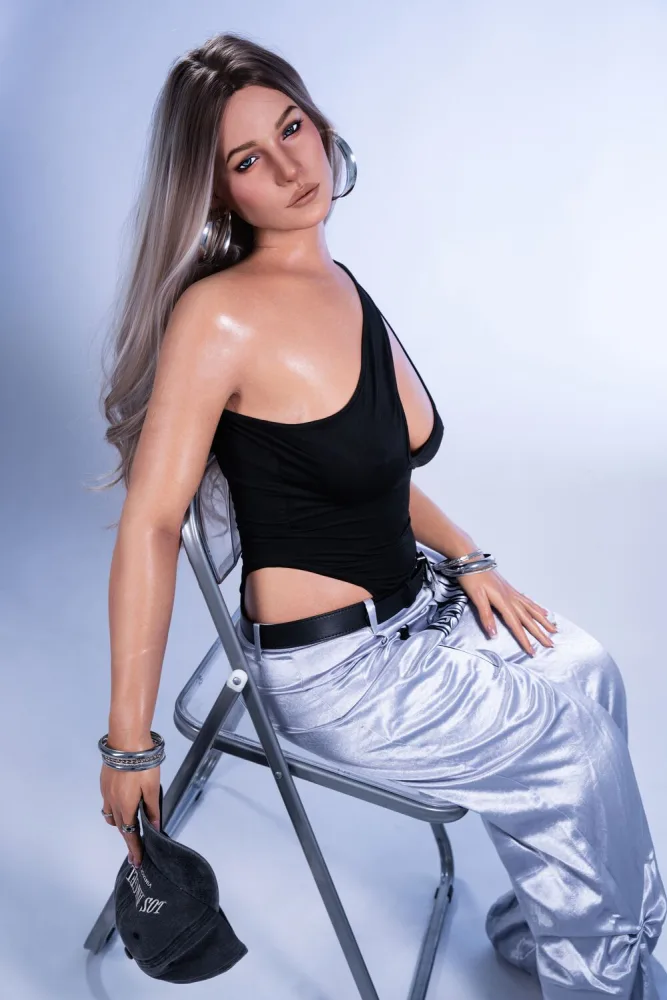 165cm/5ft5 D-cup Real Skin Texture Silicone Sex Doll – Alessia view 6